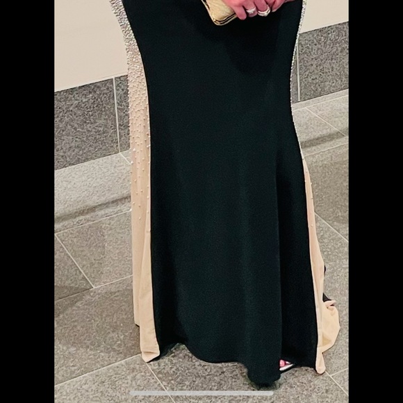 XSCAPE Embellished Colorblock Gown-size 12 - Picture 10 of 10